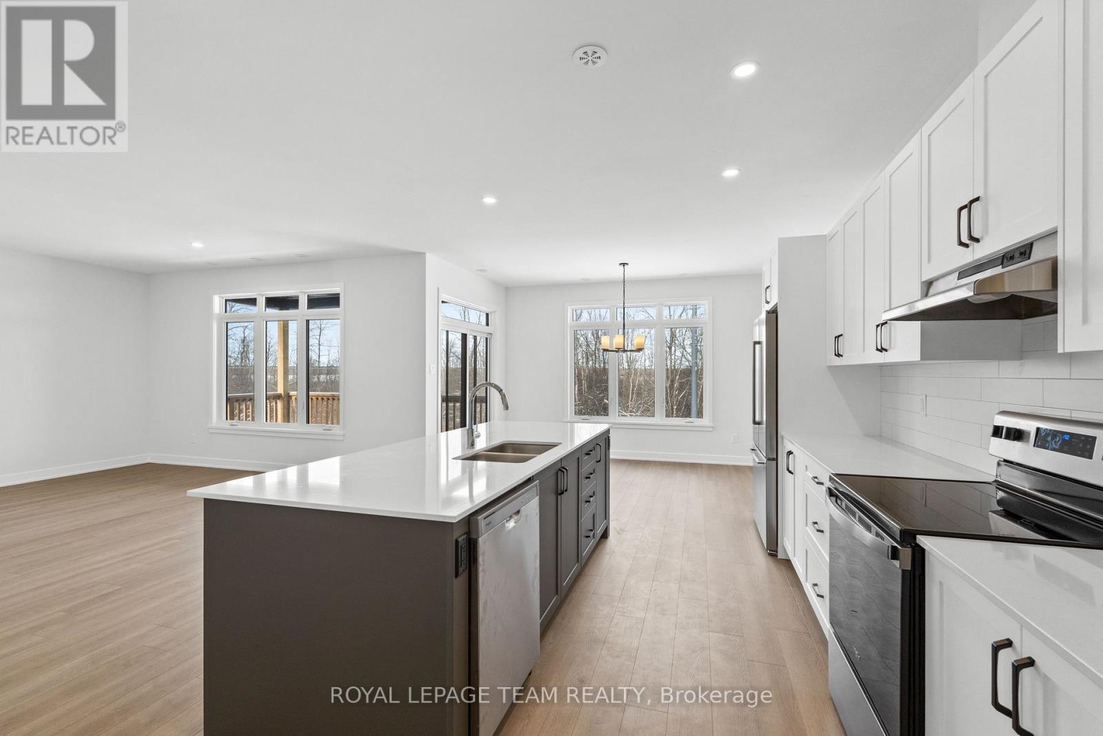 1098-1108 MOORE STREET