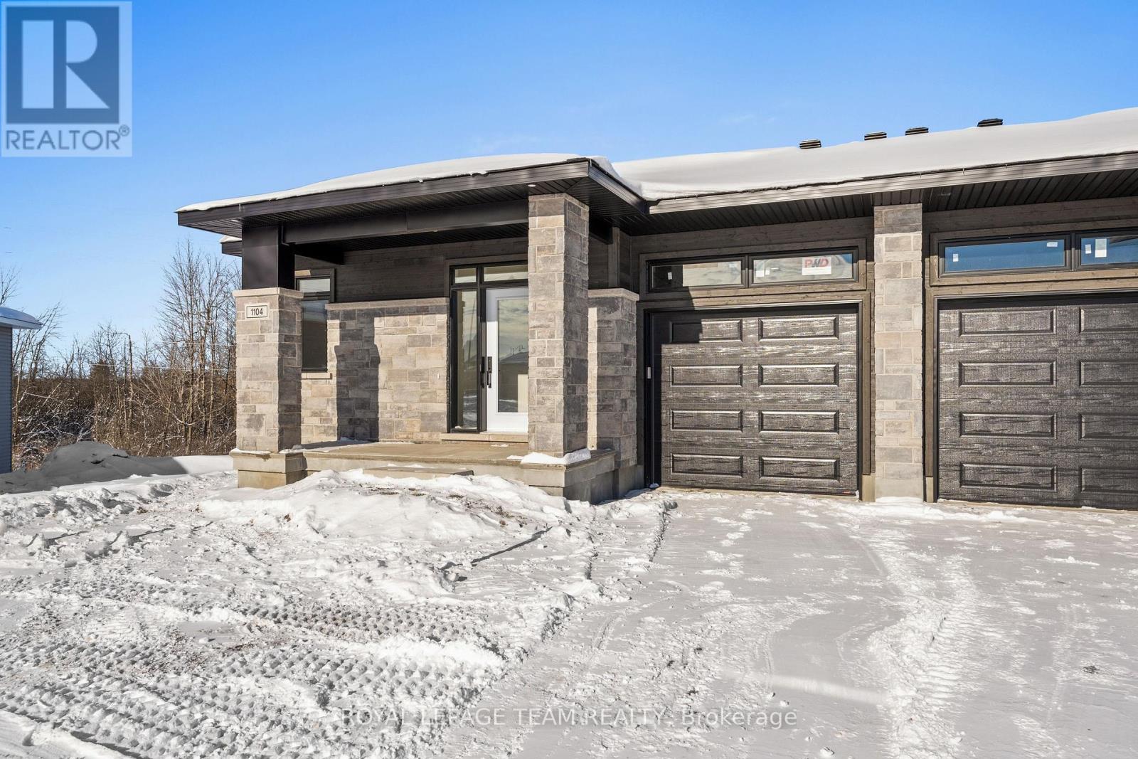 1098-1108 MOORE STREET