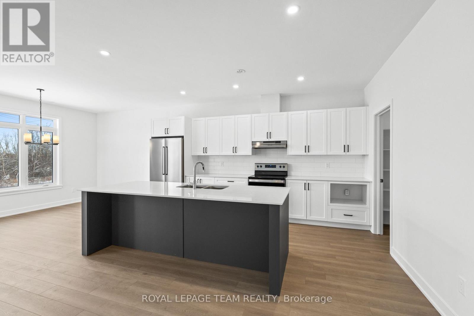 1098-1108 MOORE STREET