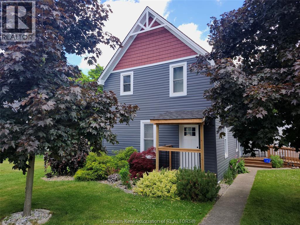 Photo 1 of 42 — 74 LEMUEL STREET, Thamesville, ON N0P2K0
