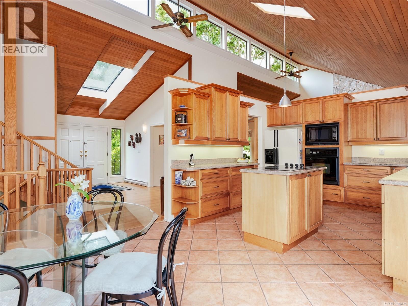 2797 Arbutus Rd