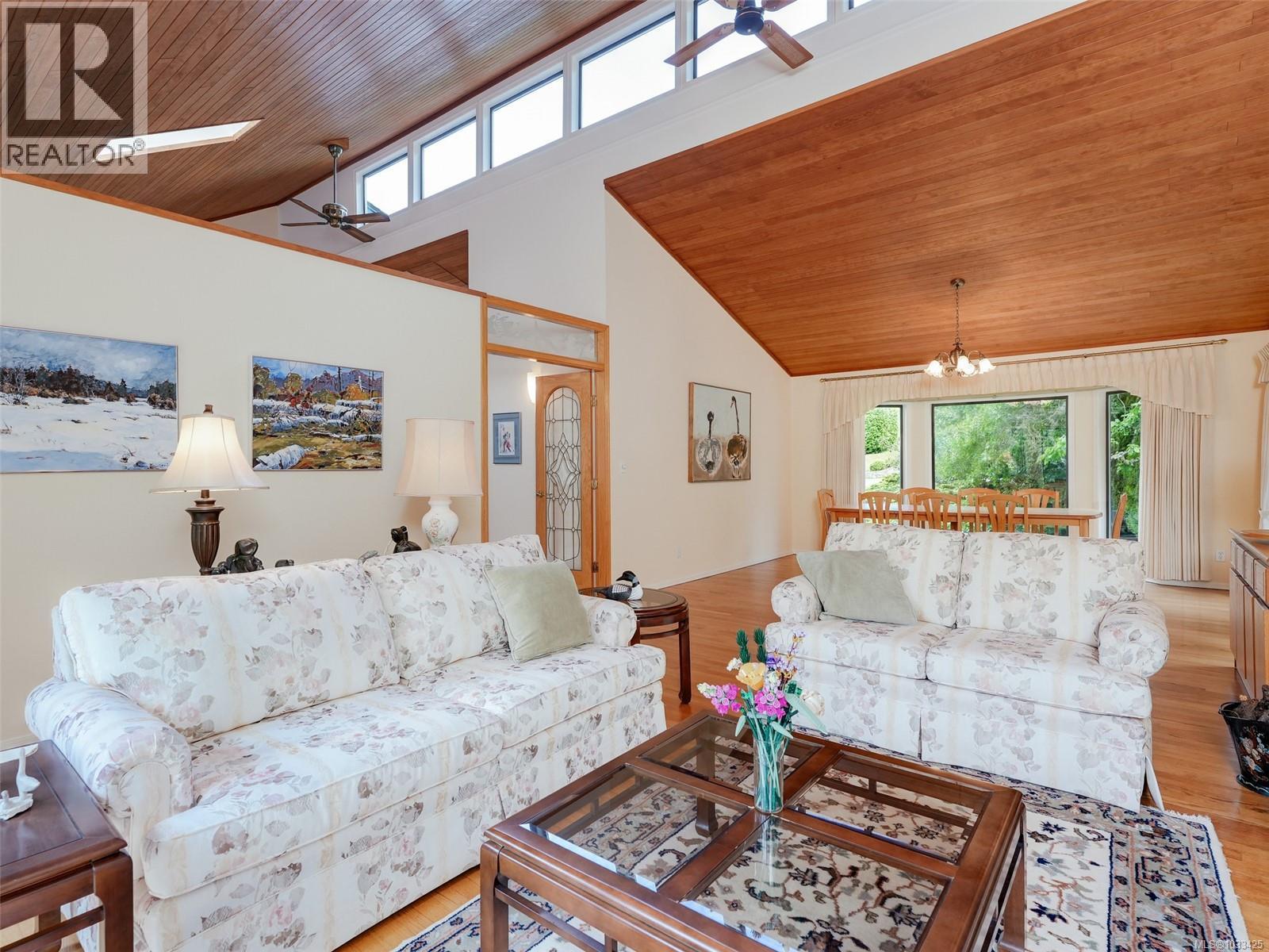 2797 Arbutus Rd
