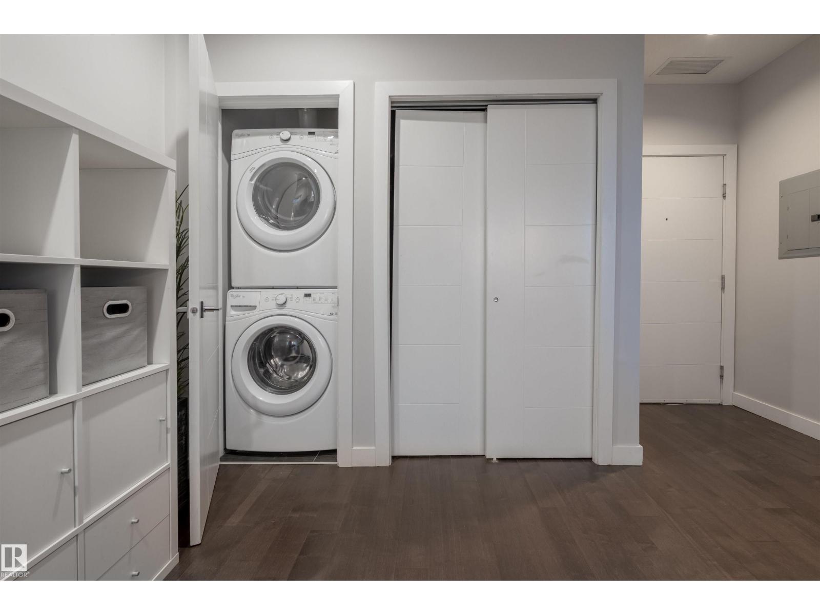 #901 10238 103 ST NW