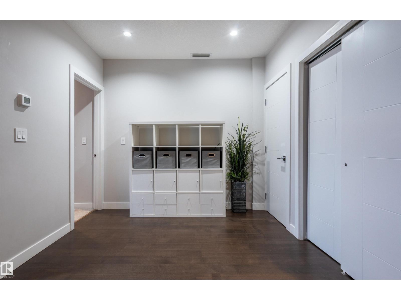 #901 10238 103 ST NW