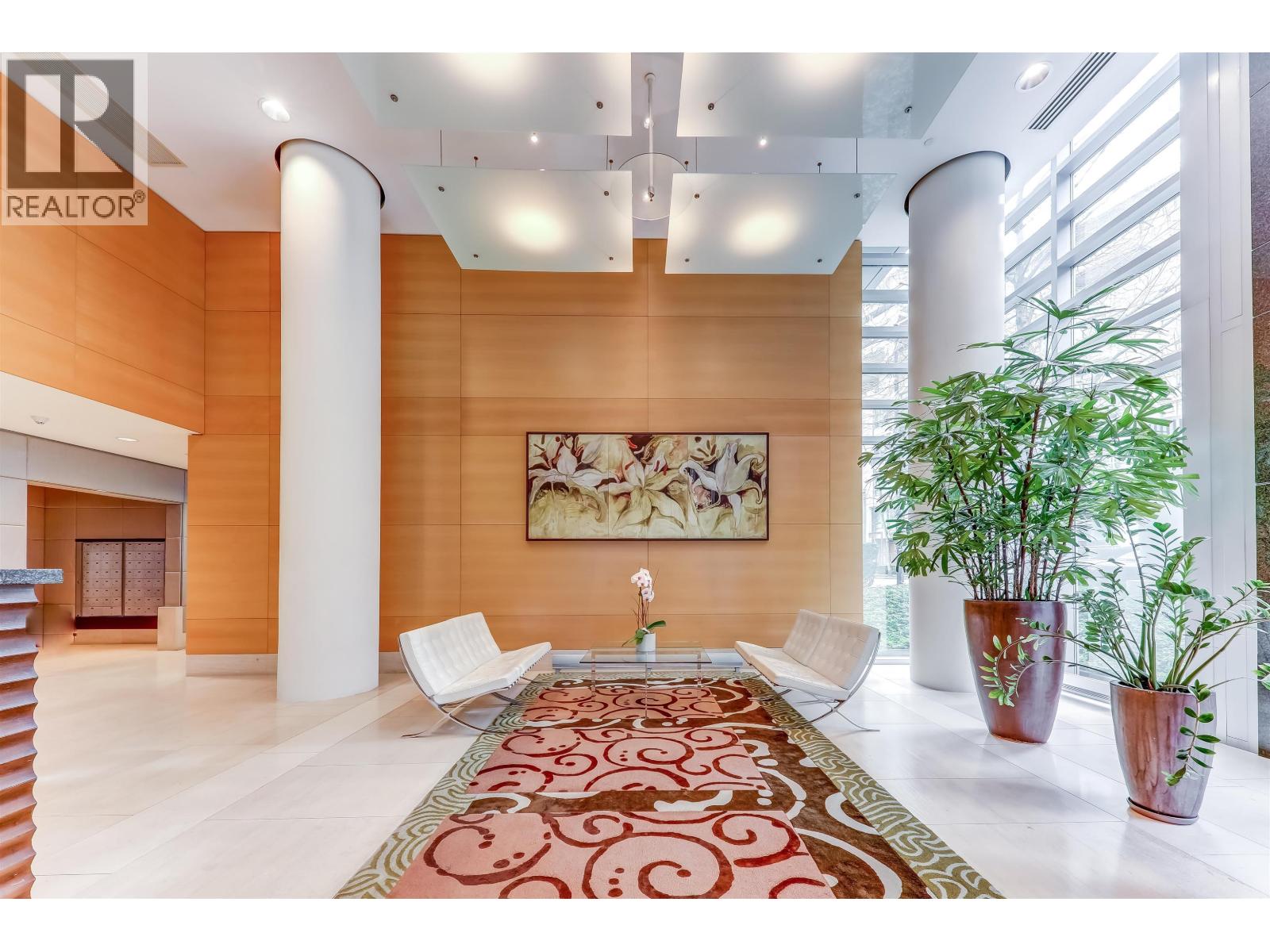 402 590 NICOLA STREET