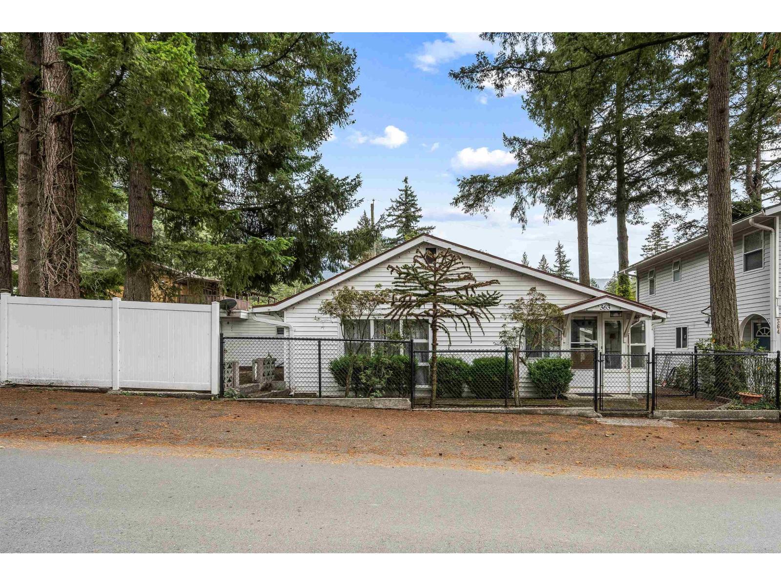 363 PINE STREET|Cultus Lake North