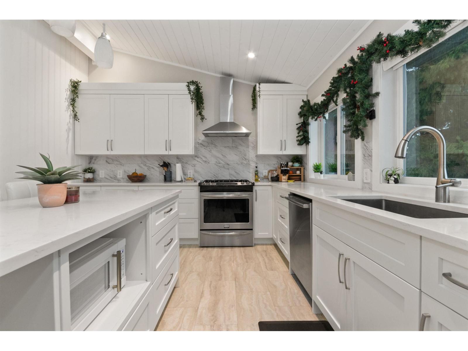 46022 CLARKE DRIVE|Chilliwack Proper East