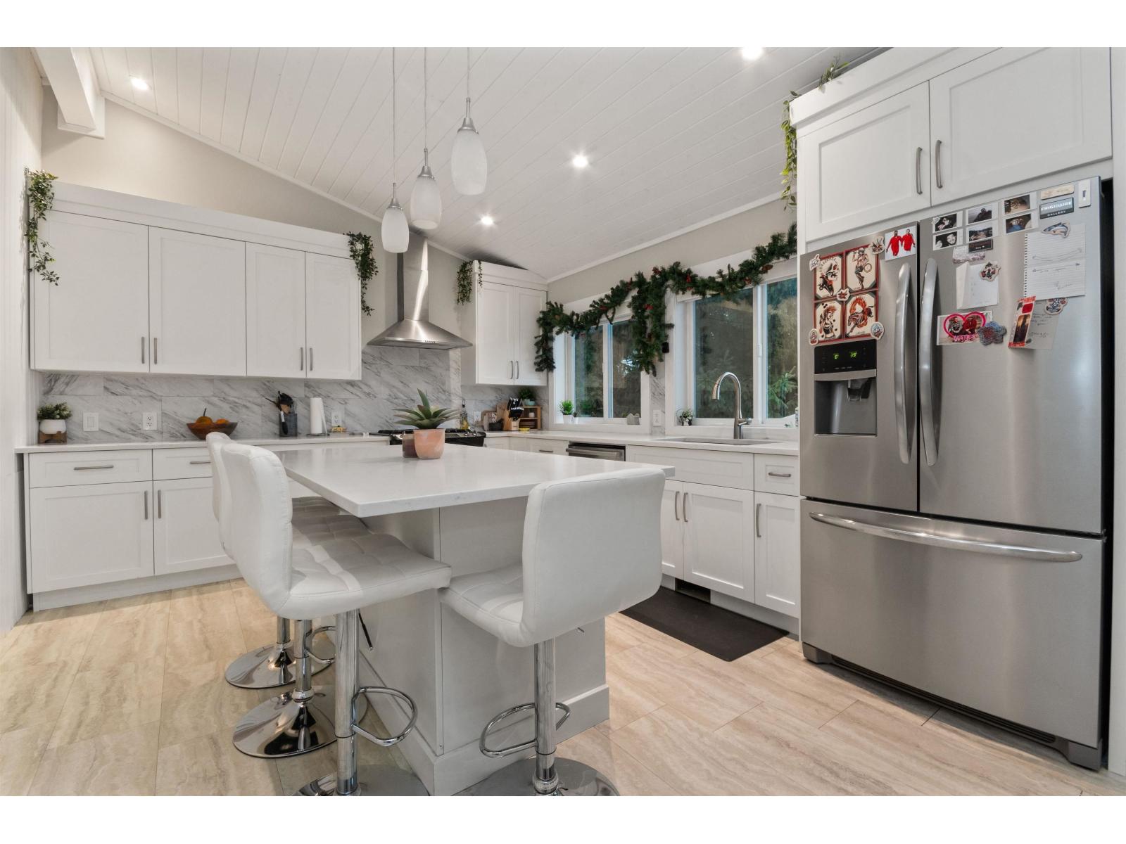 46022 CLARKE DRIVE|Chilliwack Proper East