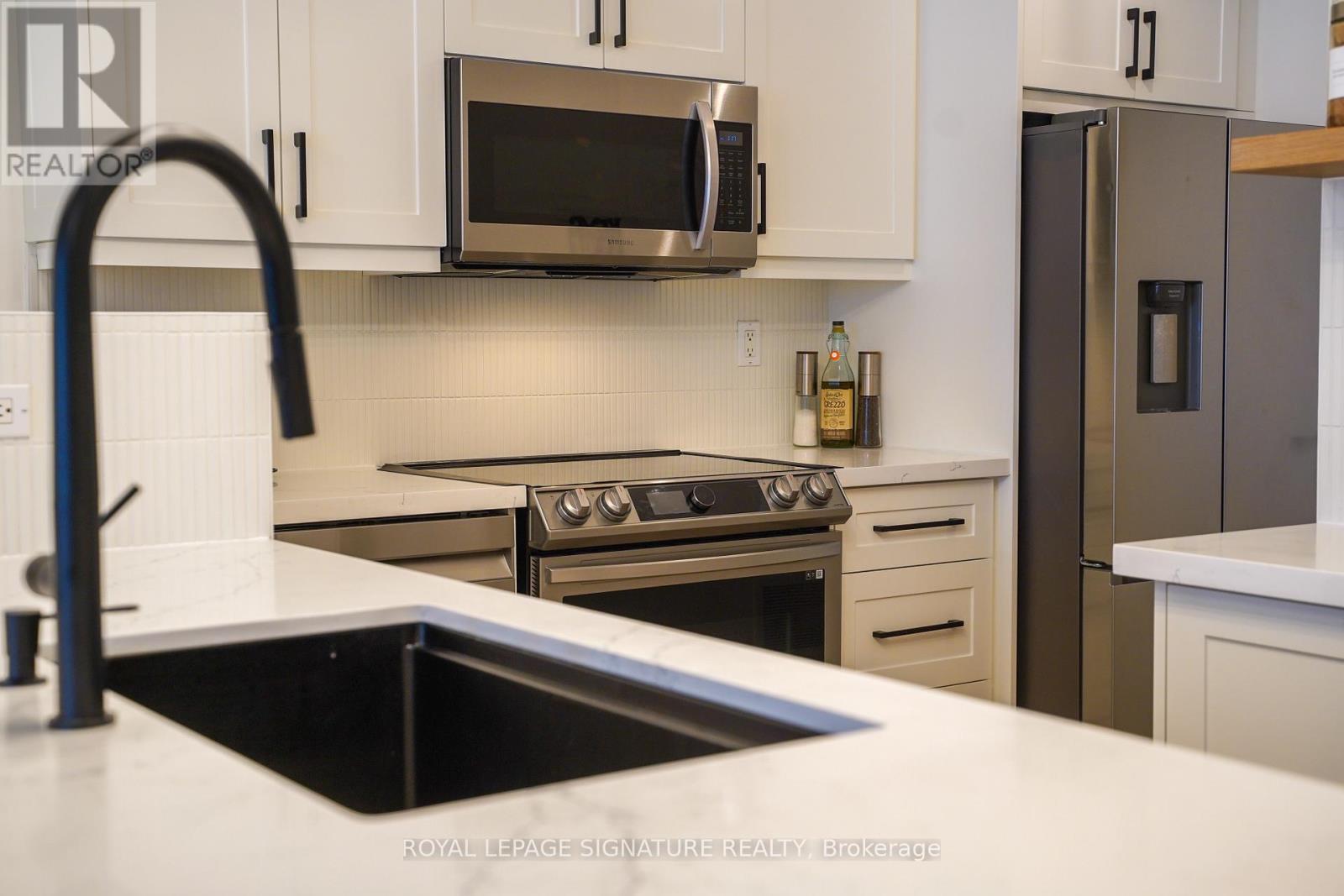 TH 5 - 118 FINCH AVENUE W