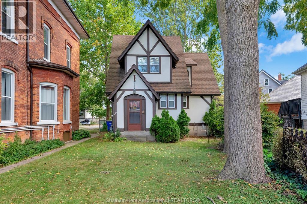 310, 312, 318 Wellington STREET West