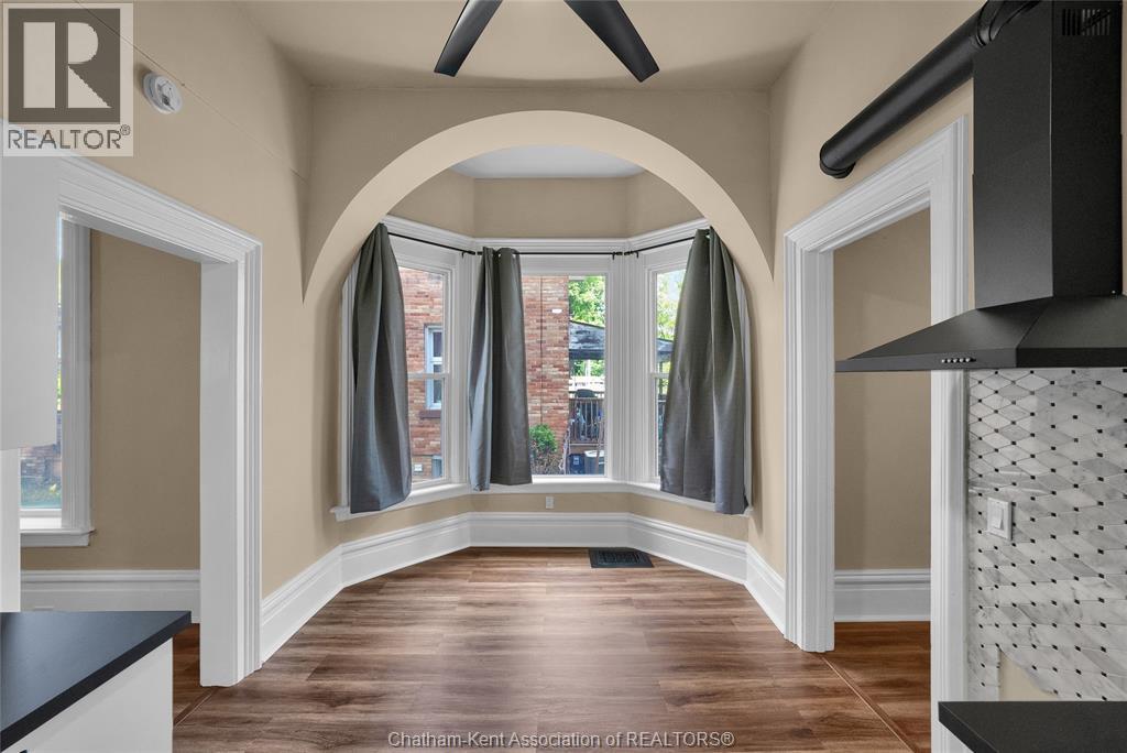 310, 312, 318 Wellington STREET West