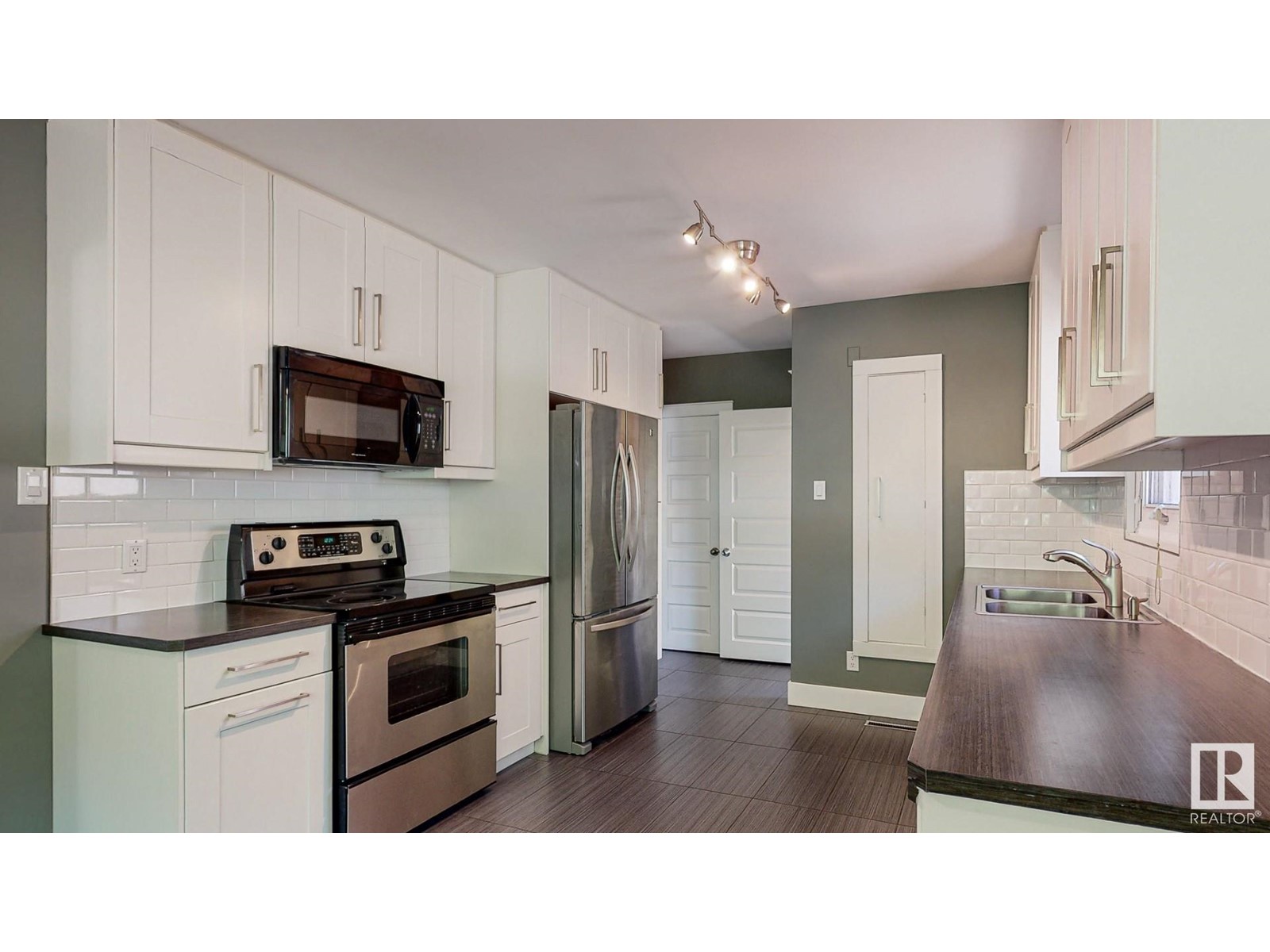 10525 63 AV NW