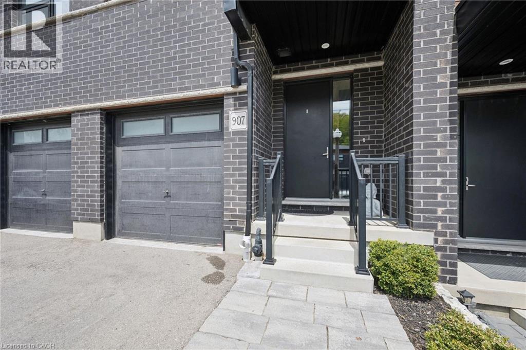 907 ROBERT FERRIE Drive