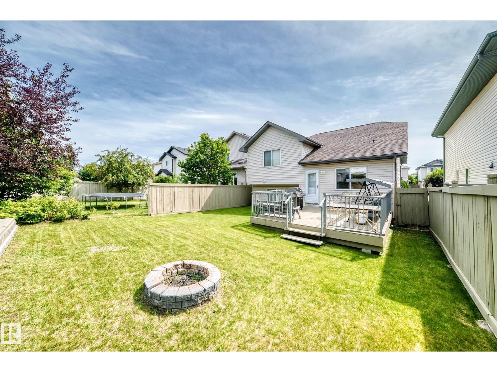 3226 30 AV NW