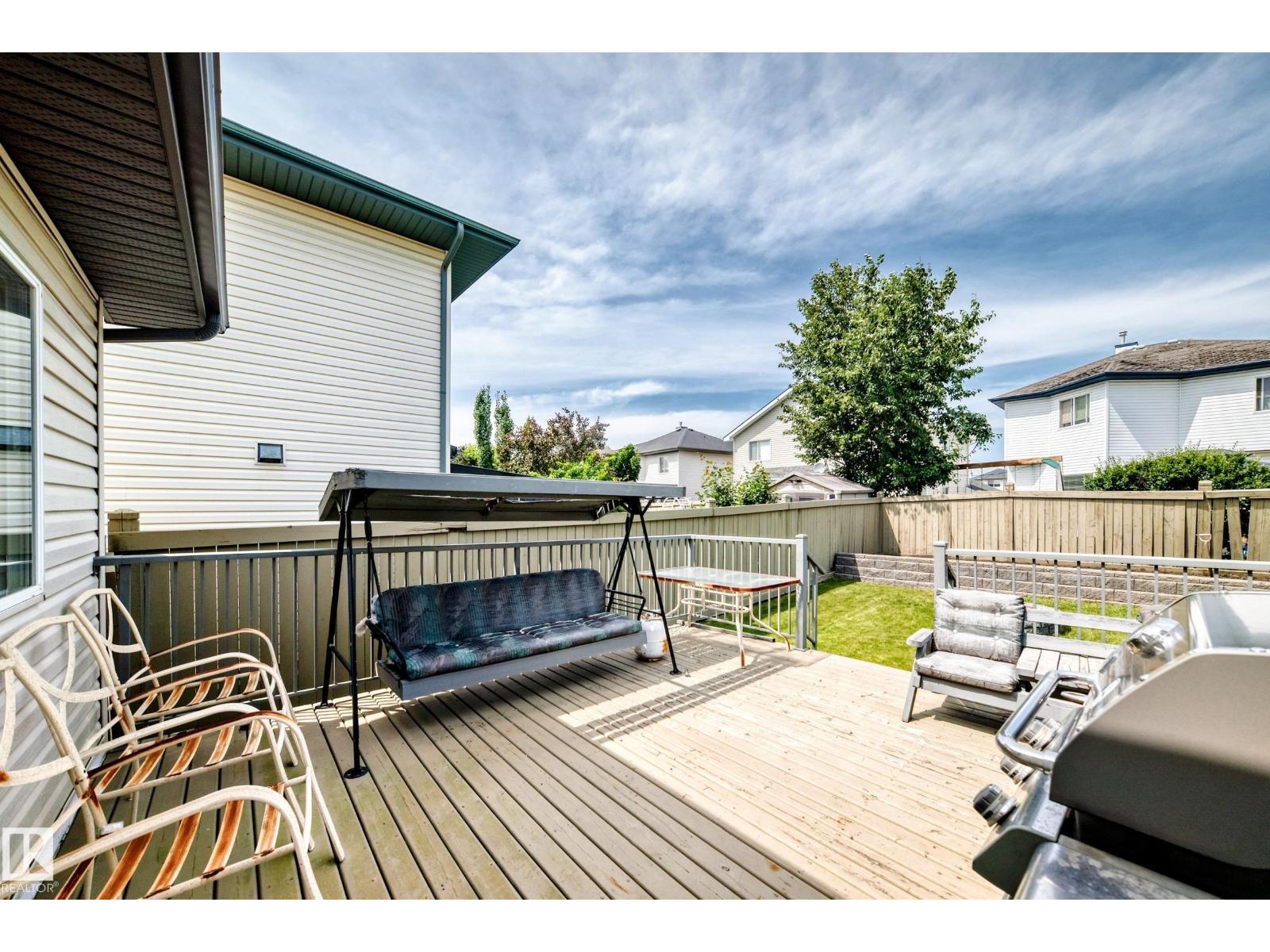 3226 30 AV NW