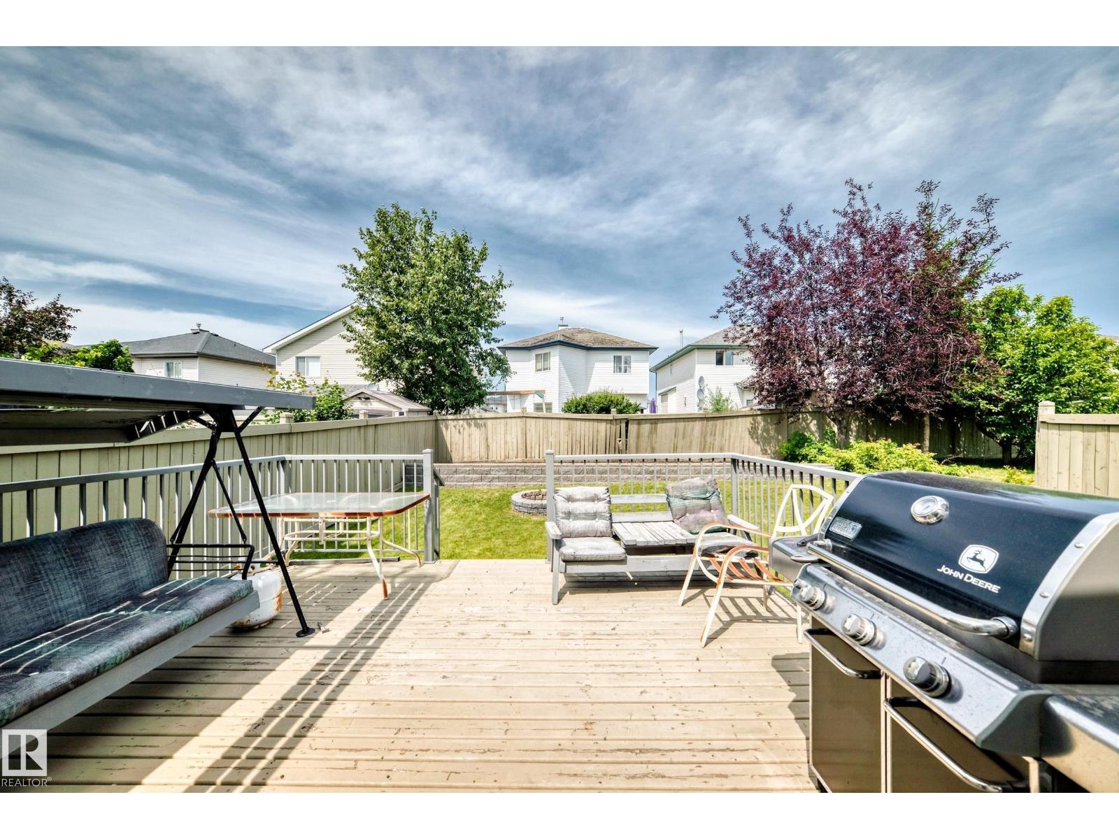 3226 30 AV NW