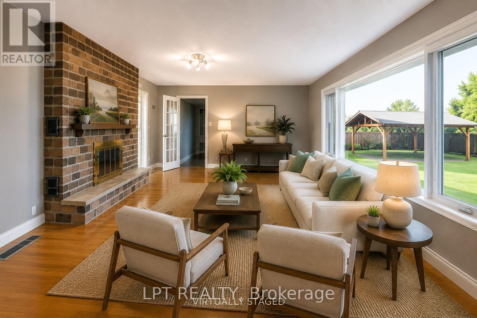 585 MAPLEVIEW DRIVE E