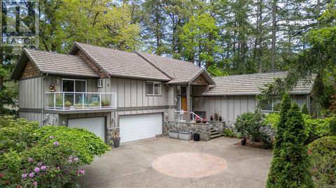 983 Carolwood Dr Saanich BC V8X3T9