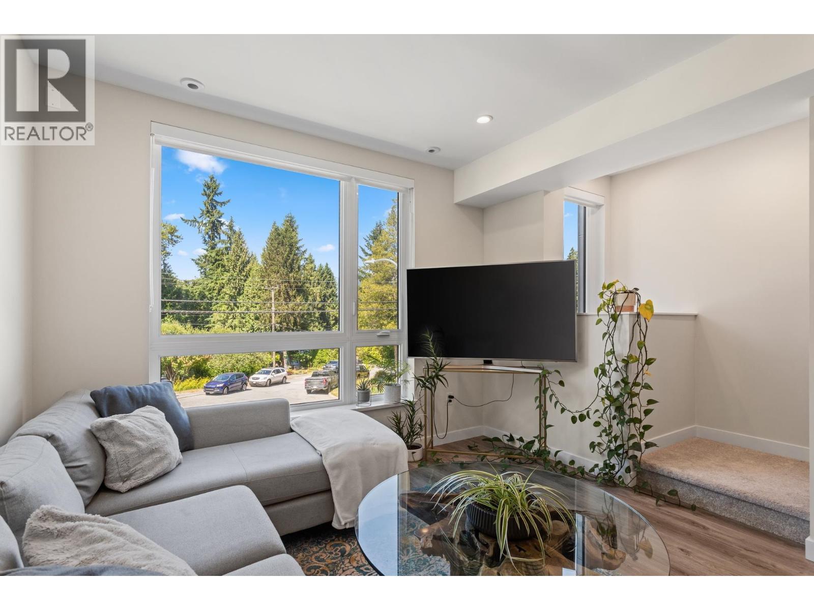 6 50 SEAVIEW DRIVE