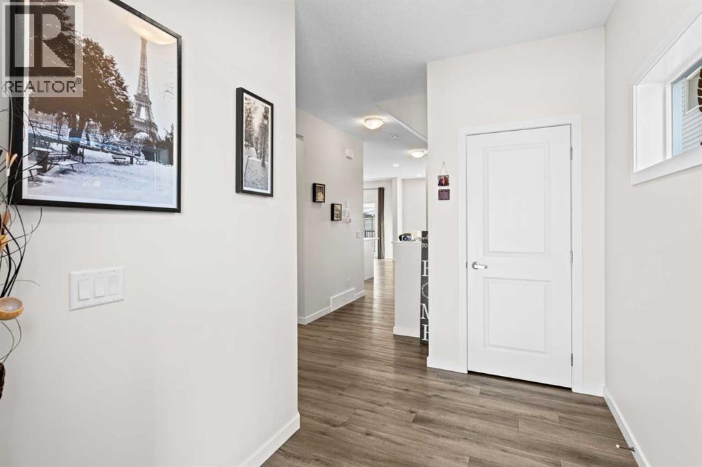 492 Chinook Gate Square SW