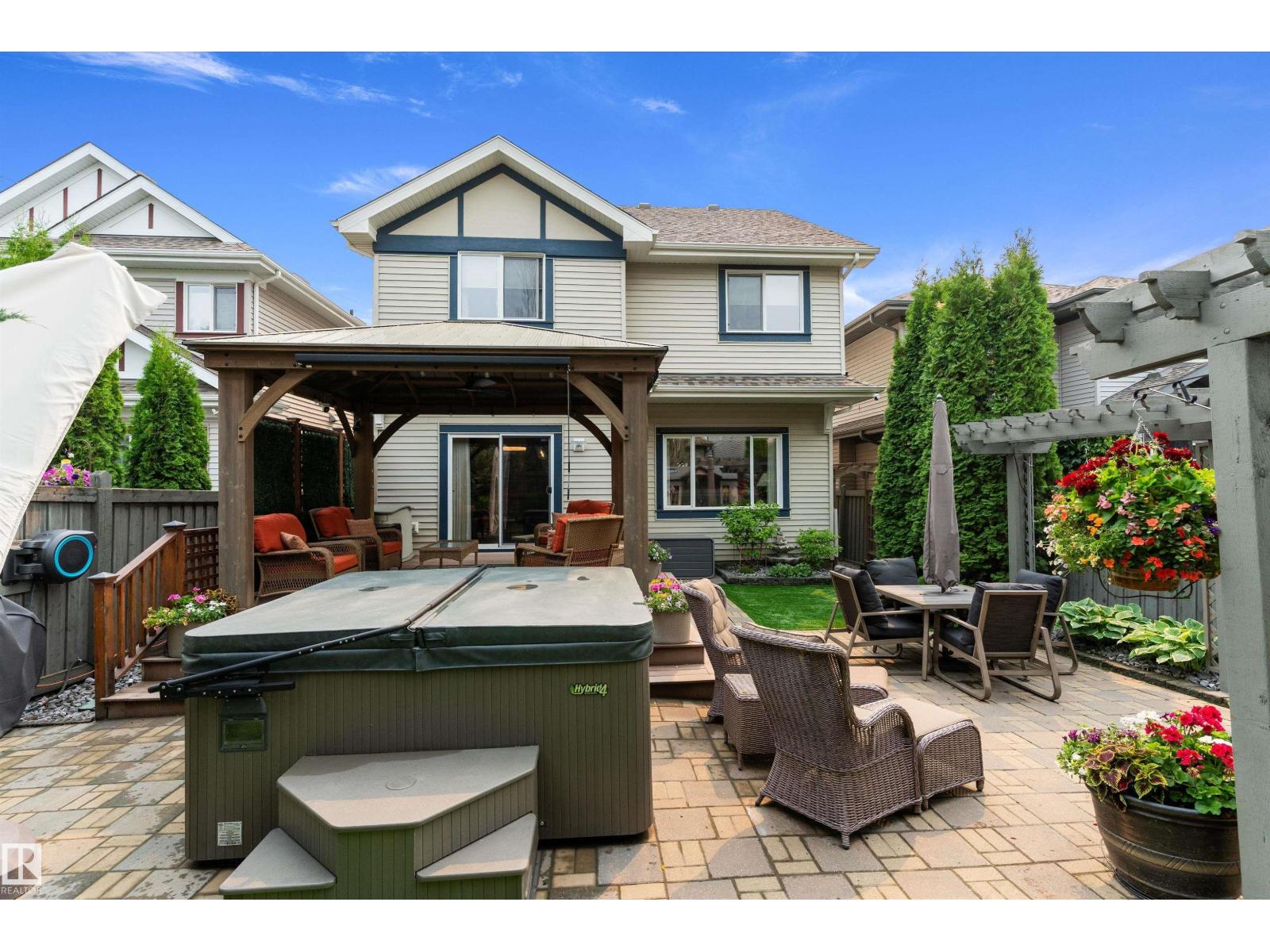 1097 ARMITAGE CR SW