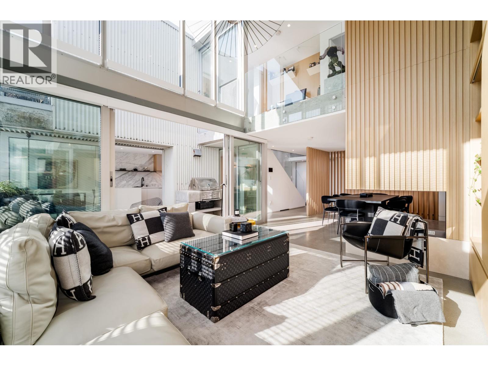 401 4387 W 10TH AVENUE