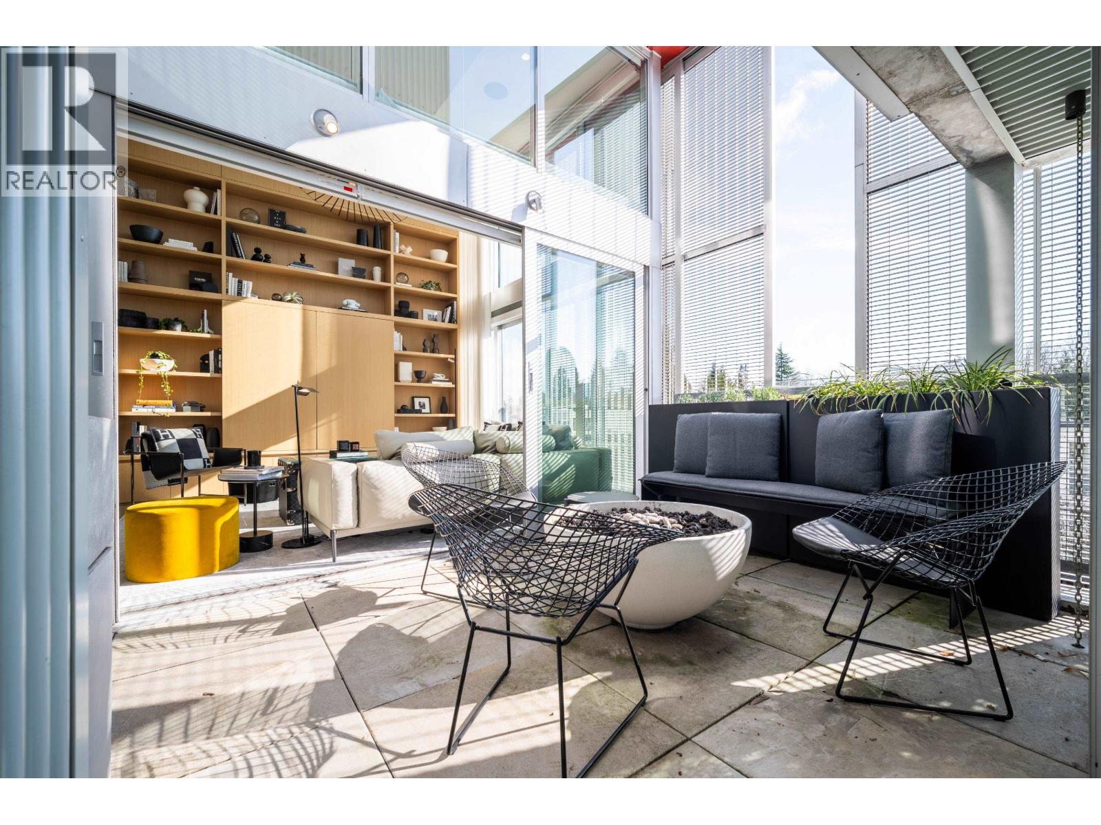 401 4387 W 10TH AVENUE