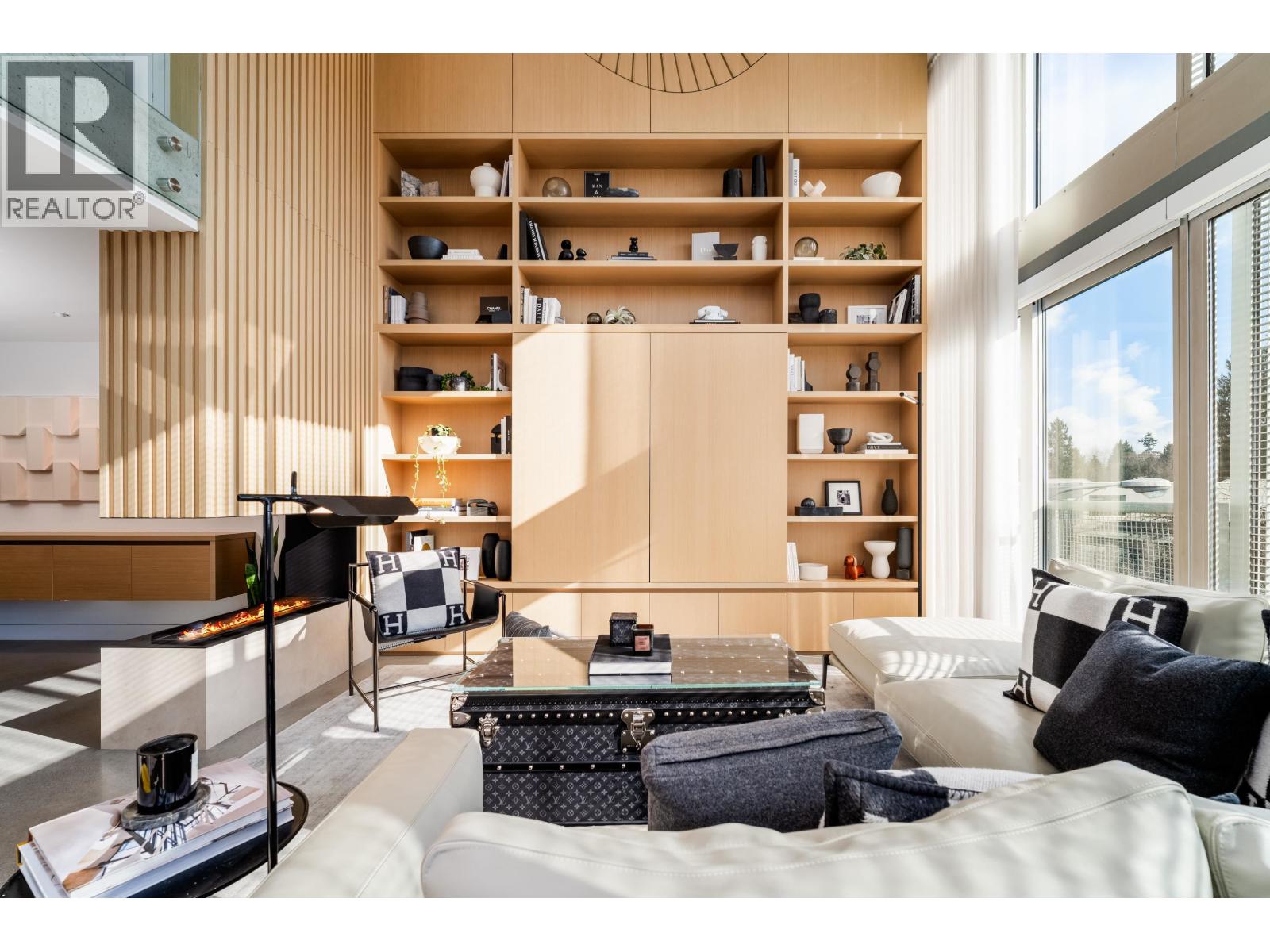 401 4387 W 10TH AVENUE