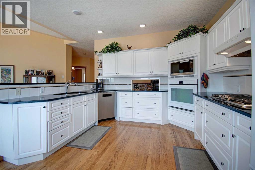 58, 99 Christie Point SW