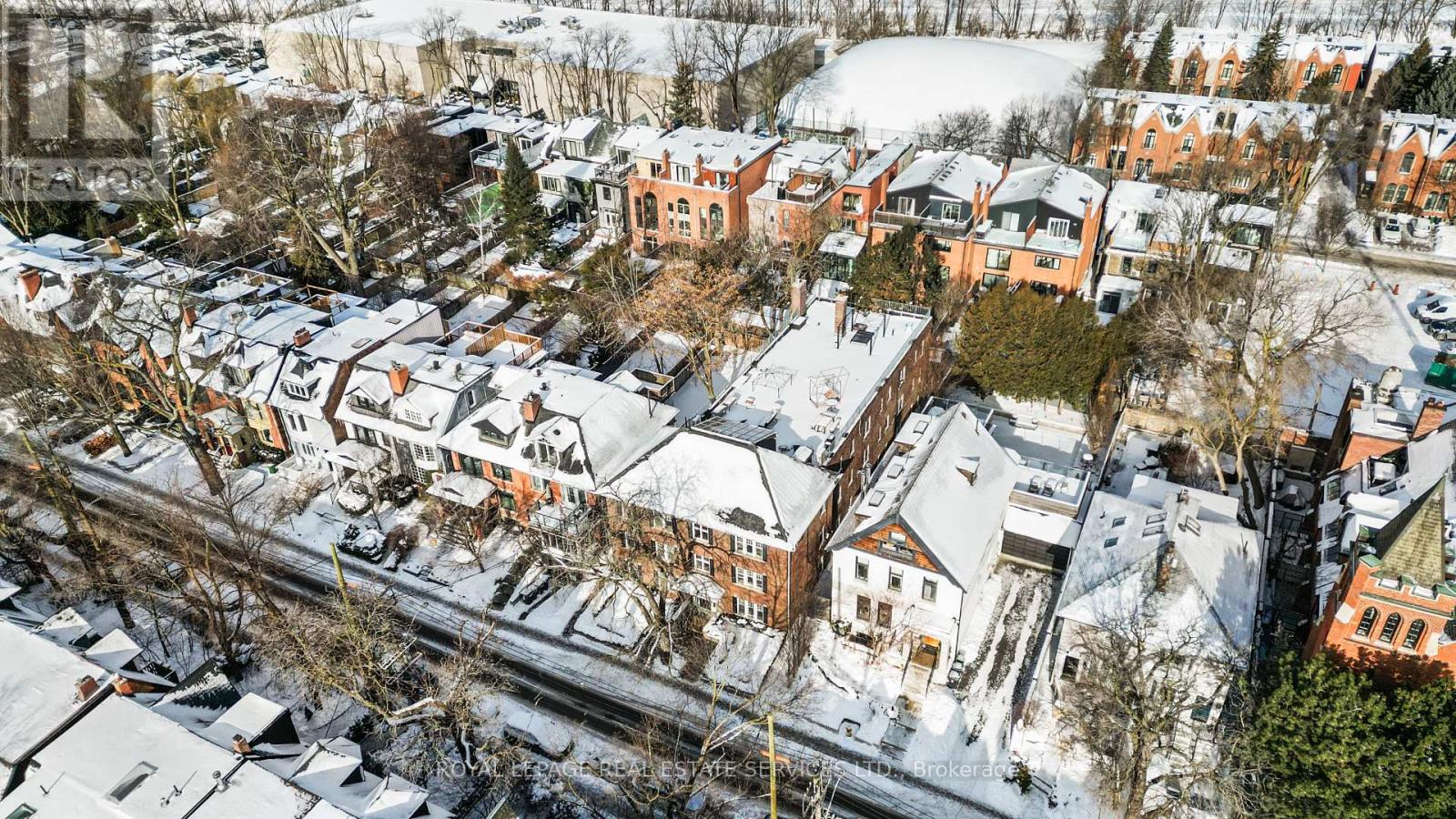 28 MACPHERSON AVENUE