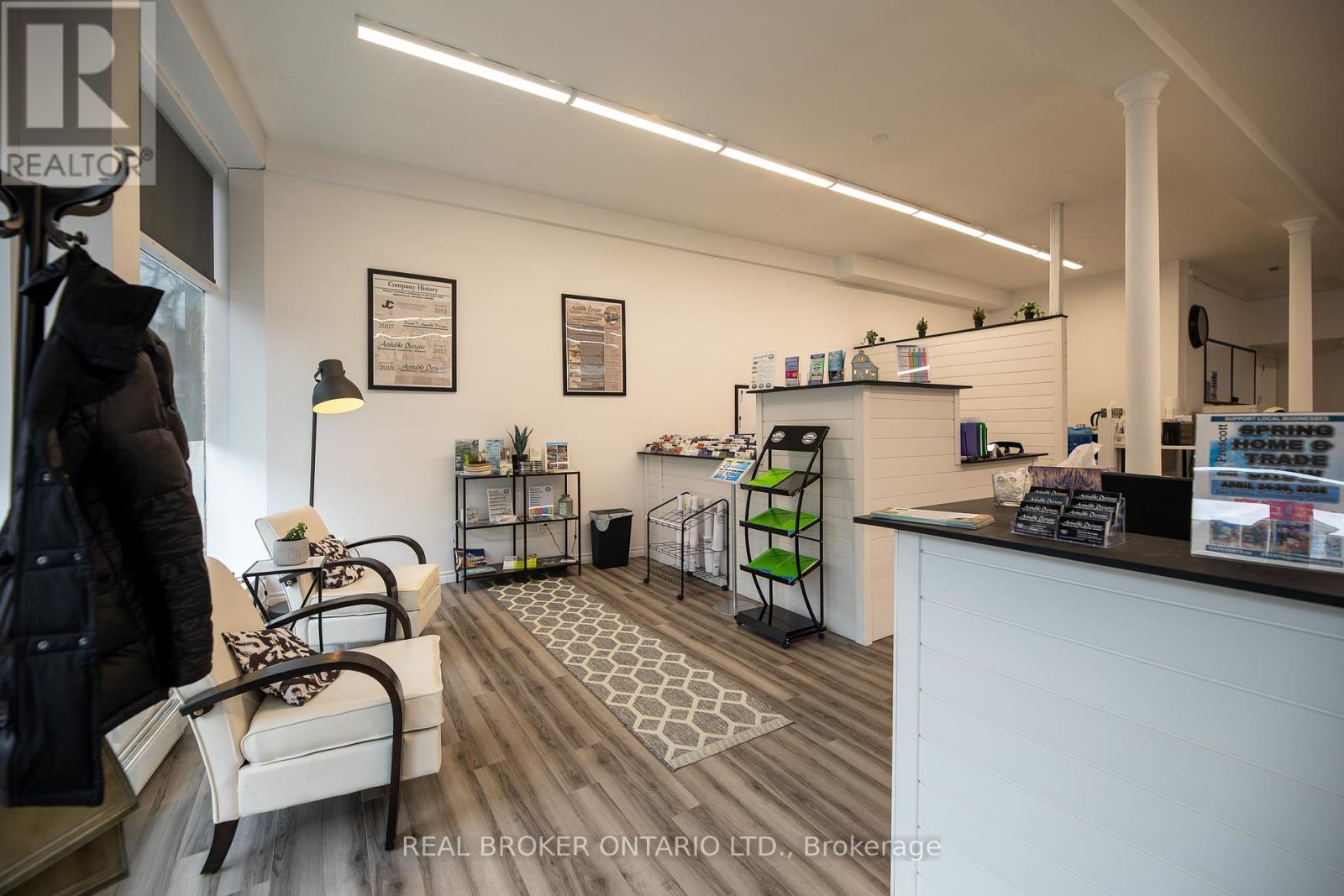 224 KING STREET W