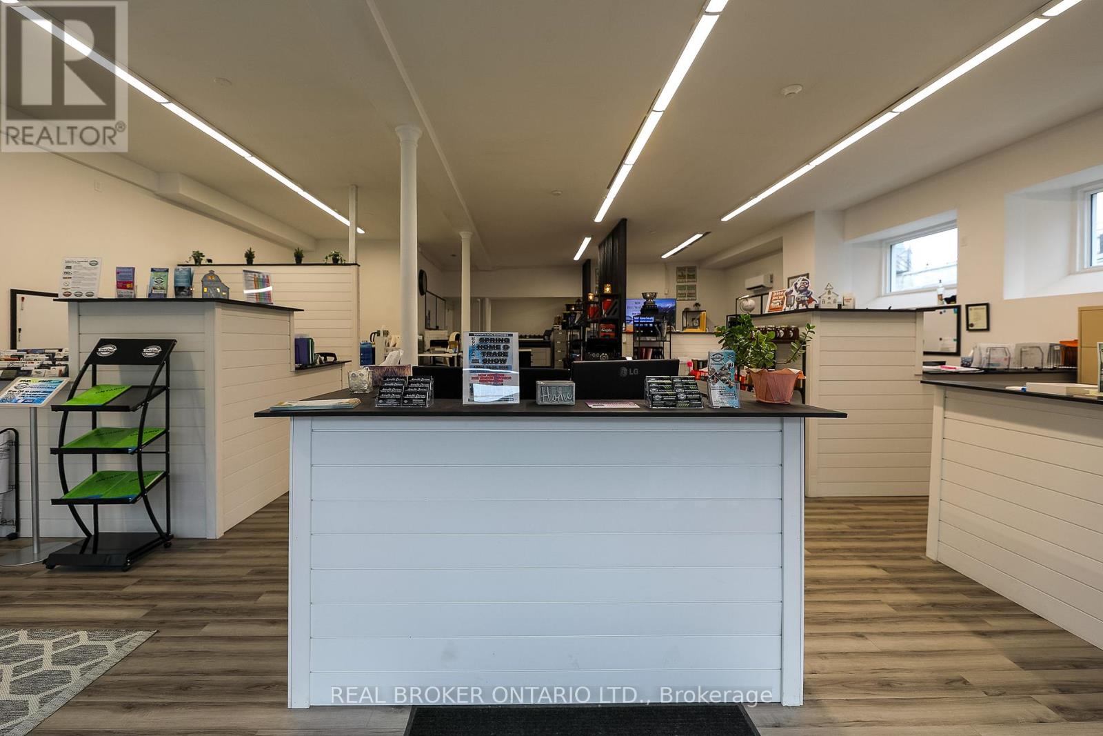 224 KING STREET W