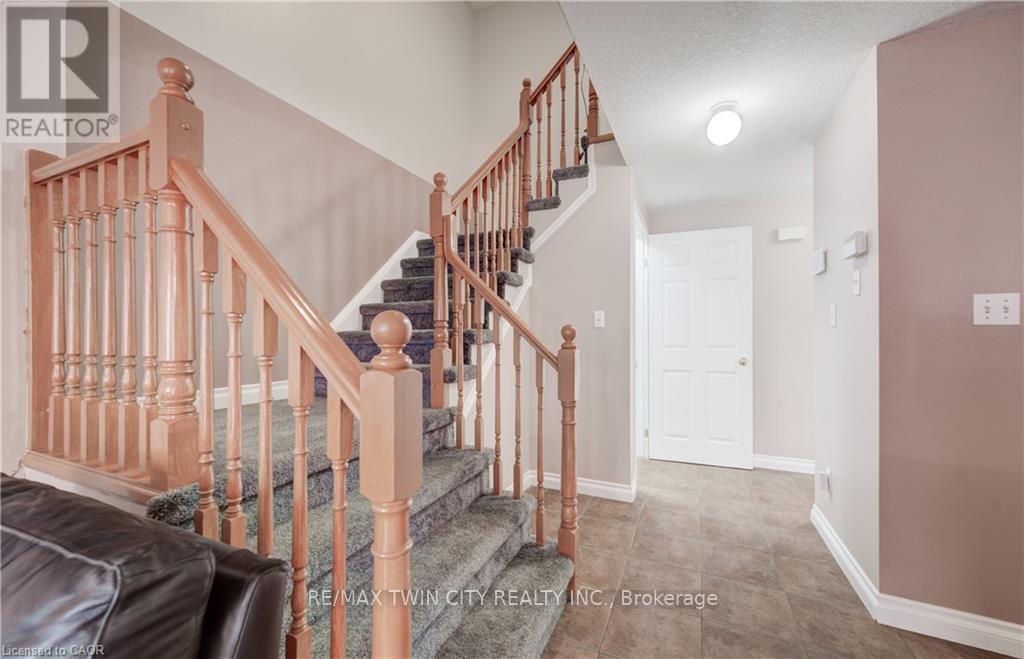 27 BRIDLEWREATH STREET
