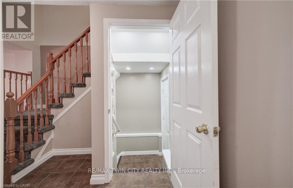 27 BRIDLEWREATH STREET