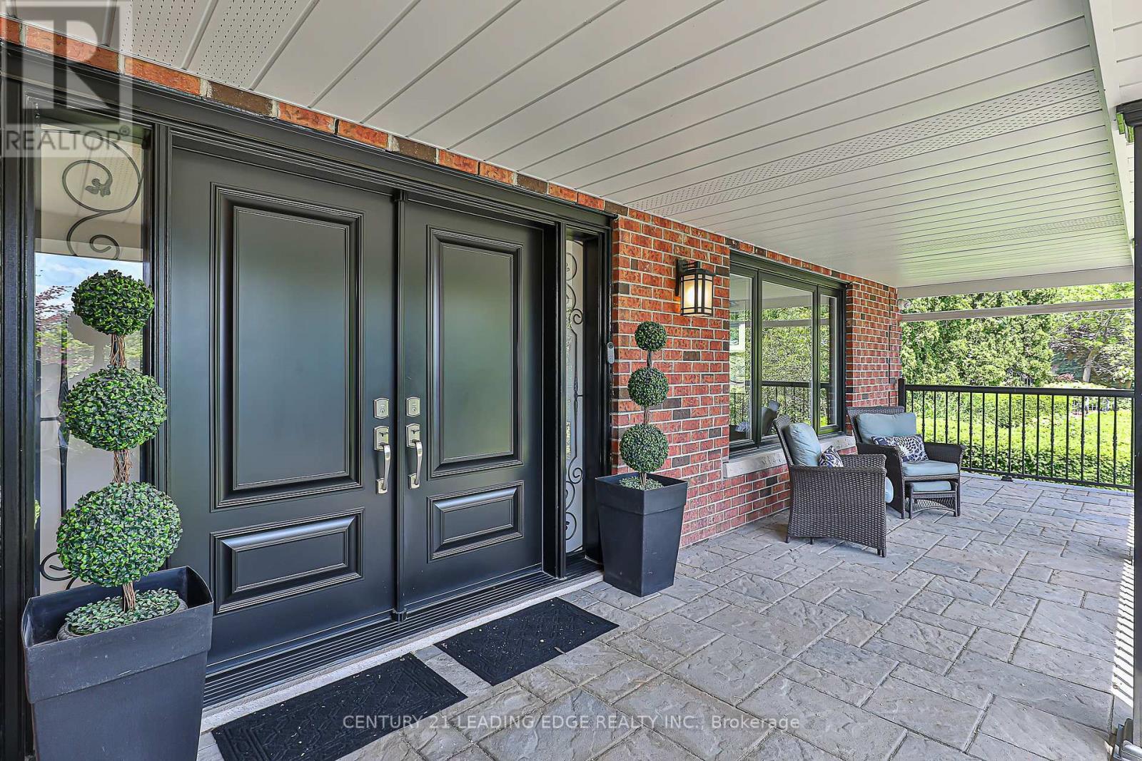 2 HOMESTEAD COURT