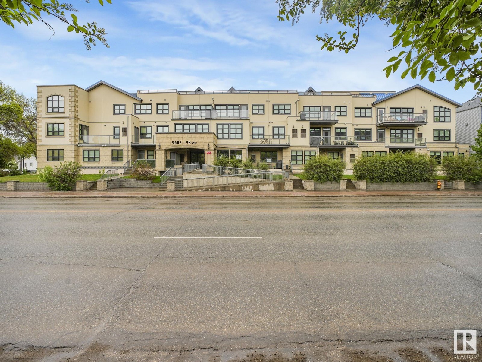 #304 9603 98 AV NW