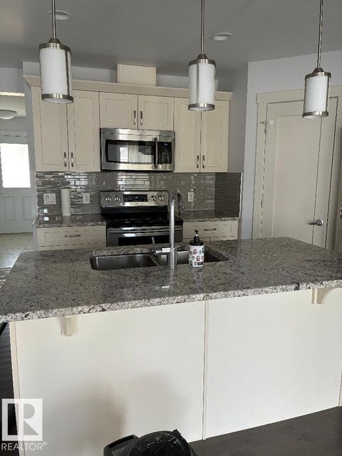 2433 GLENRIDDING BV SW Edmonton AB T6W2W7