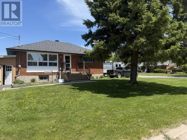 Photo 1 of 24 — 8 Mayfair AVE, Sault Ste. Marie, ON P6C3B9