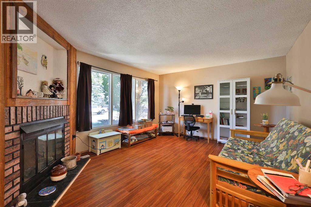34 Pensacola Court W