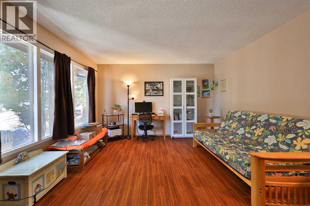 34 Pensacola Court W