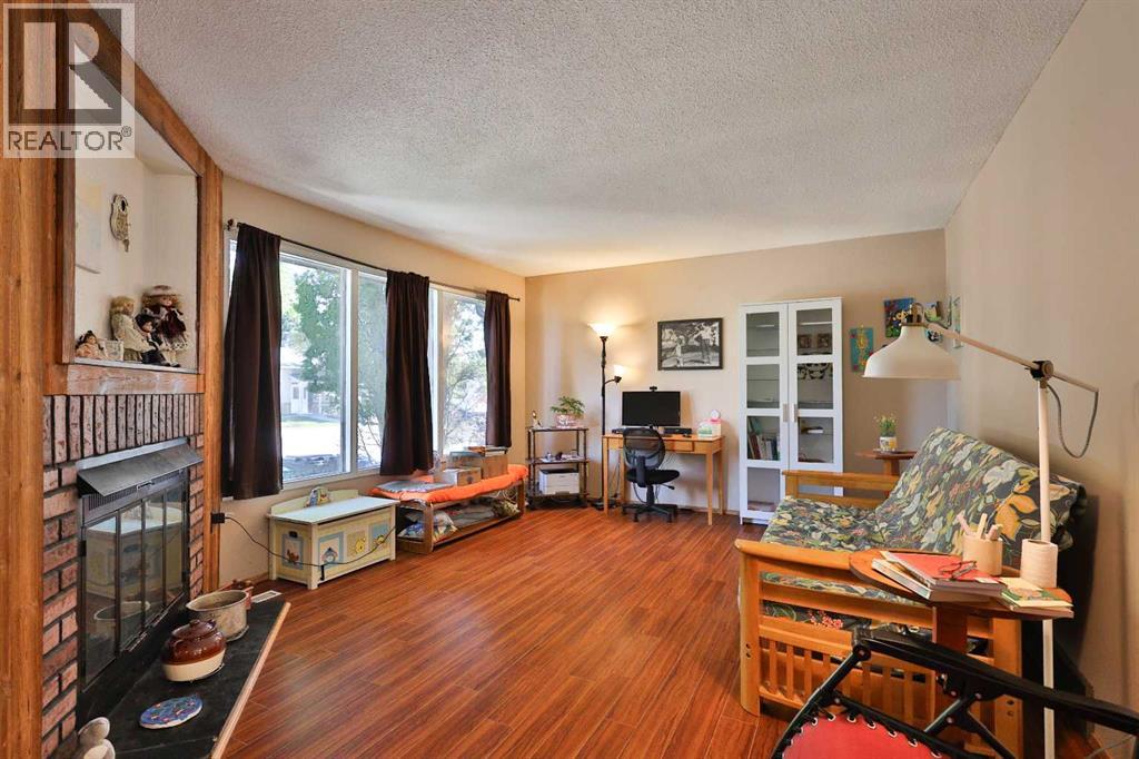 34 Pensacola Court W