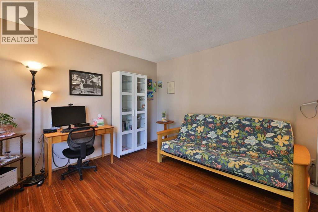 34 Pensacola Court W