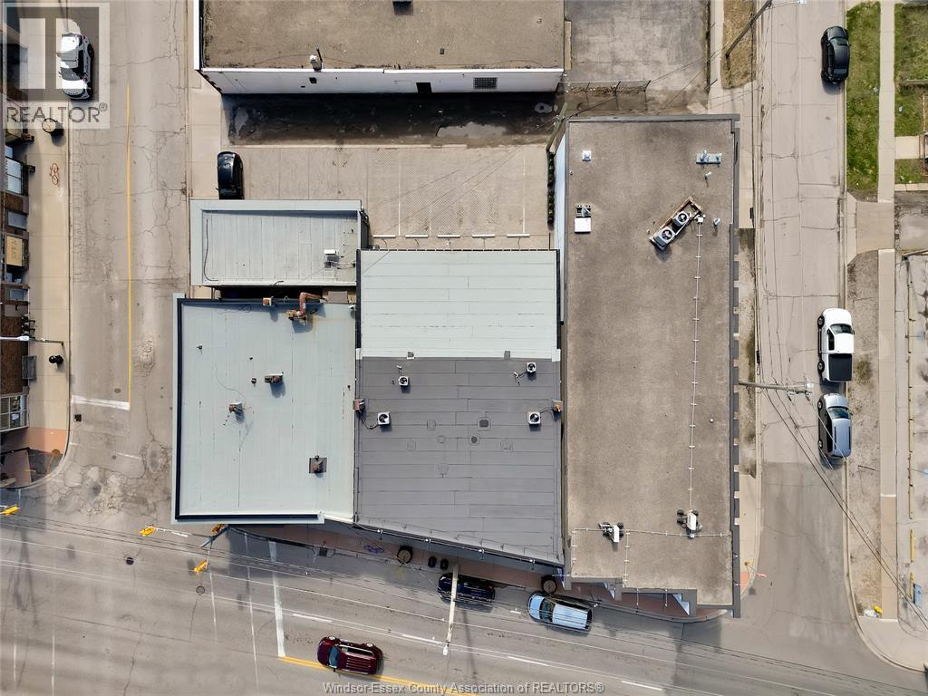 4667 WYANDOTTE STREET East