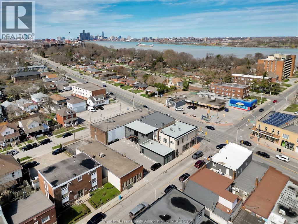 4667 WYANDOTTE STREET East