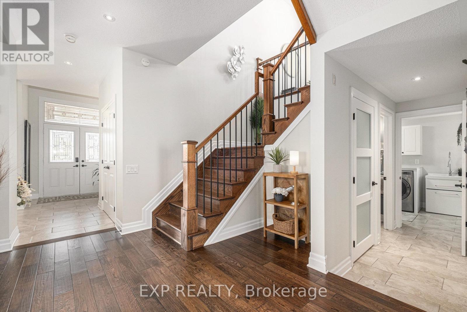 386 ANDALUSIAN CRESCENT