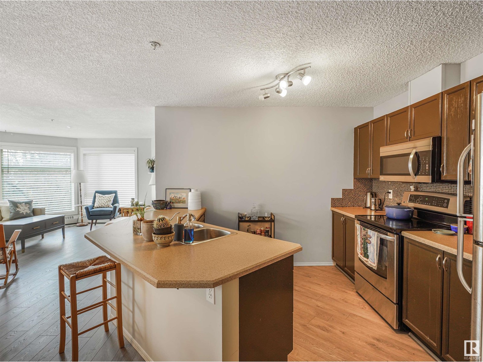 #306 9905 112 ST NW