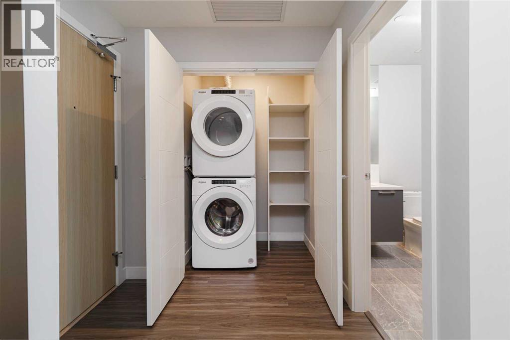 1205, 530 3 Street SE