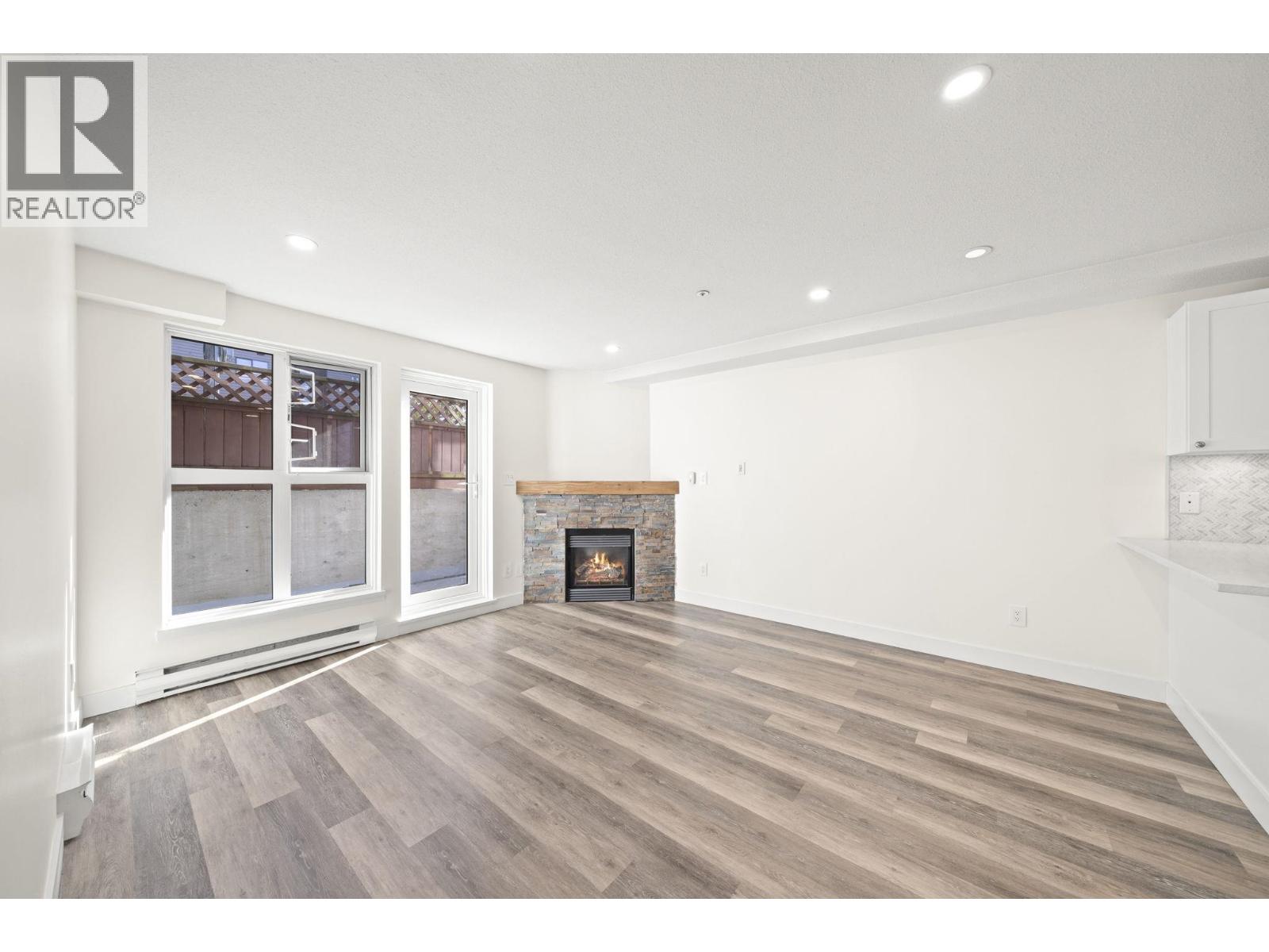 103 2212 OXFORD STREET