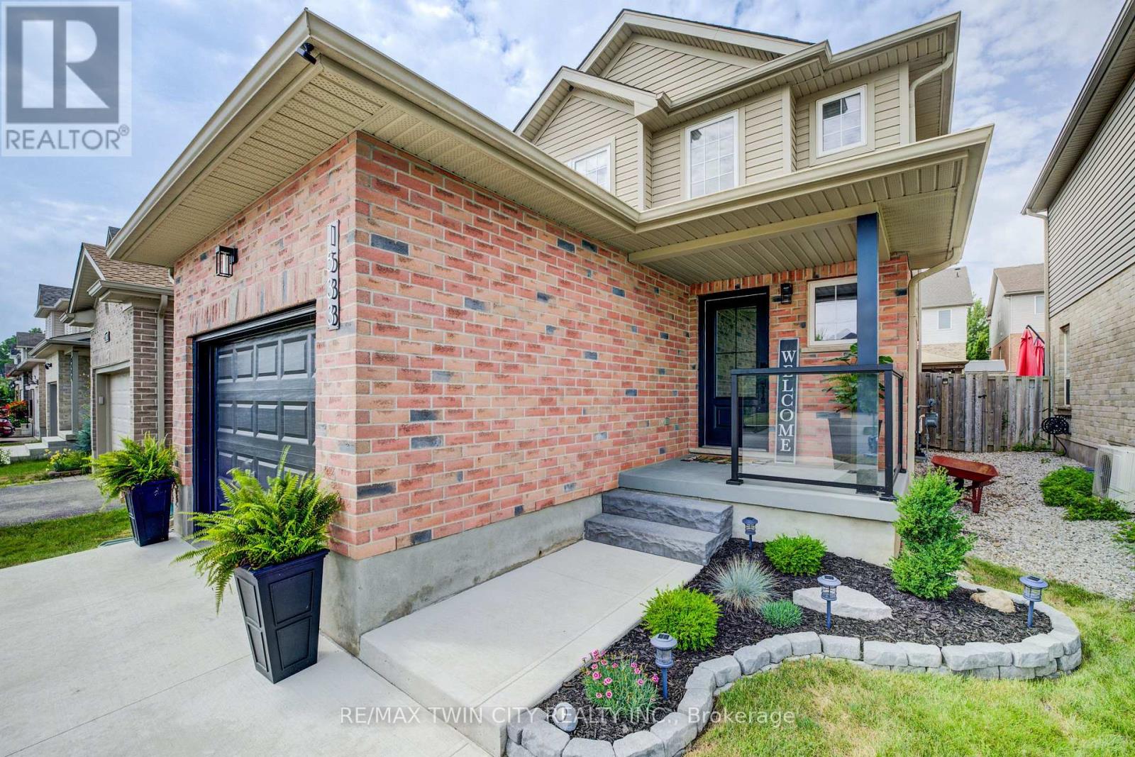 1533 OLD ZELLER DRIVE