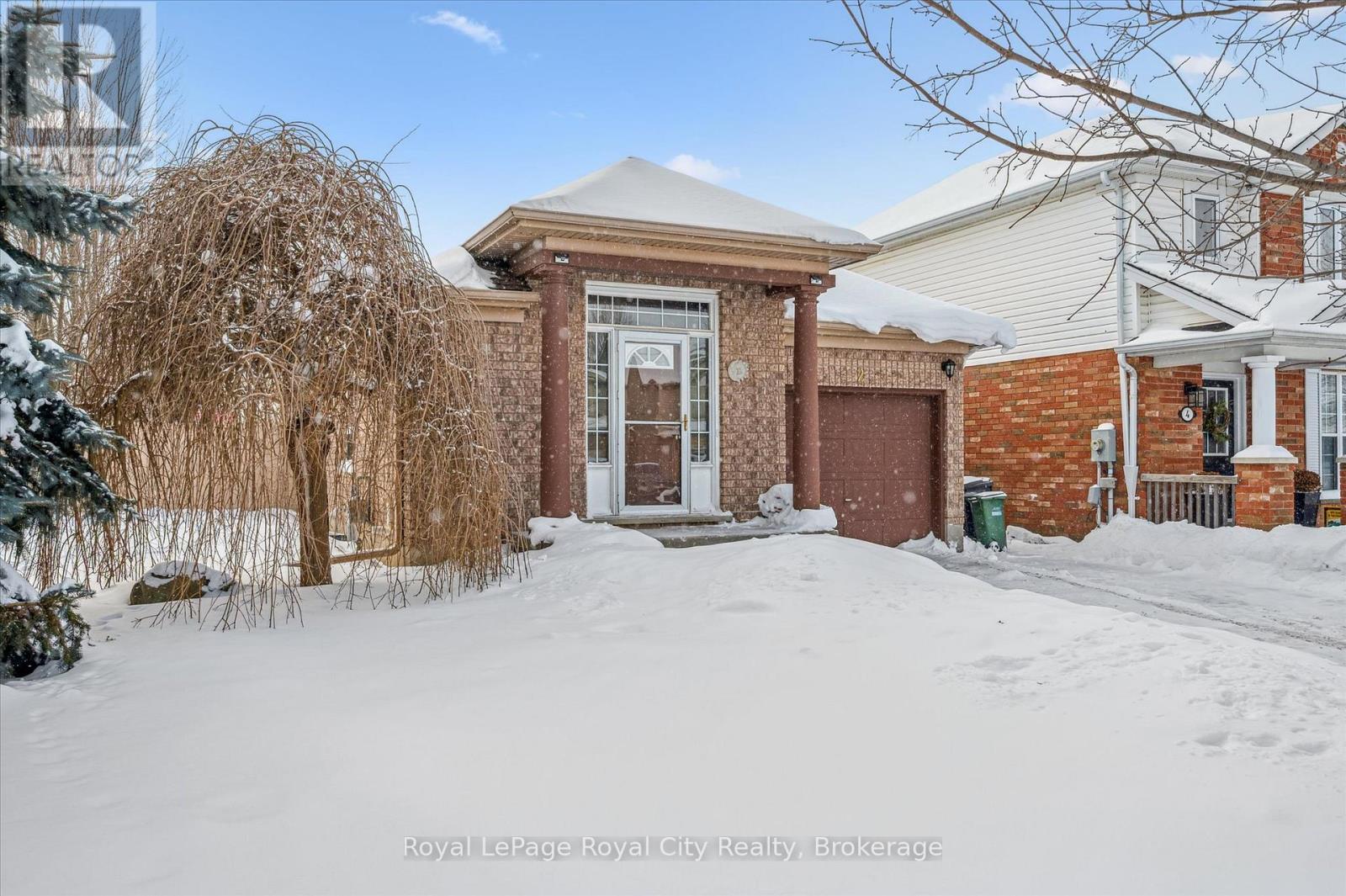 2 BUCKTHORN CRESCENT